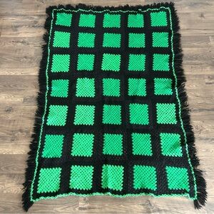 Roseanne Crochet Cottage Grannycore Green Black Afghan Blanket 67x47 Square VTG